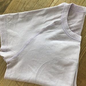 Lululemon swiftly tech crew shirt sz 6 in lilac!!